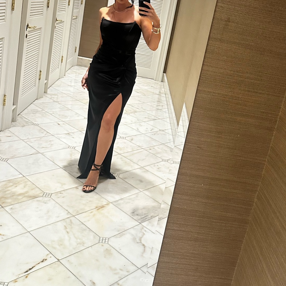 Gorgeous black strapless gown with high slit